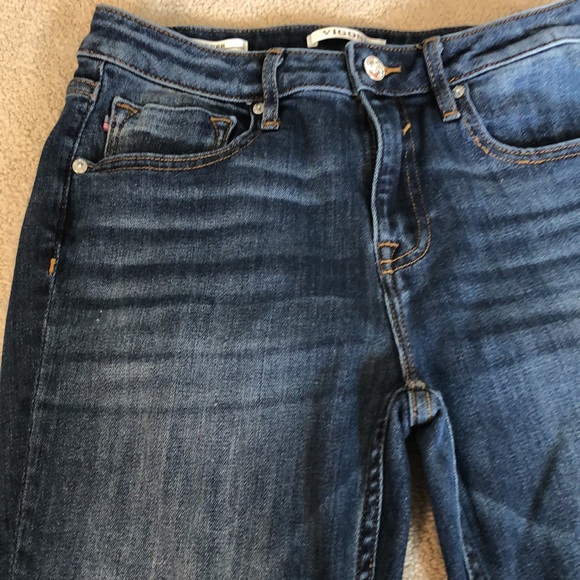 Vigoss Sz 28 Jagger Bootcut Jeans. Medium wash w/factory wiskering on front - Picture 2 of 11